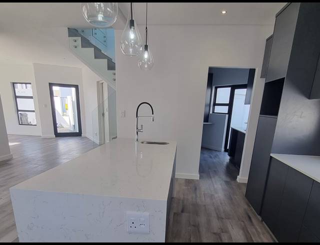 3 BEDROOM HOUSE FOR SALE IN SANDOWN